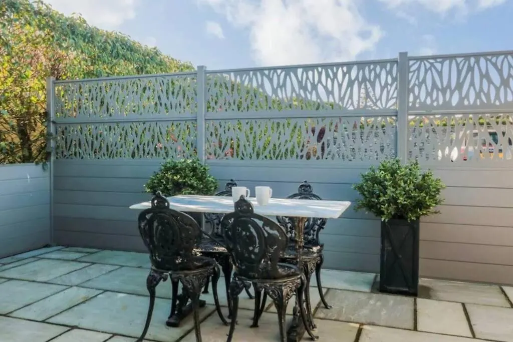 Warren Farm Tiny House Villa Bonvilston 0*,  United Kingdom
